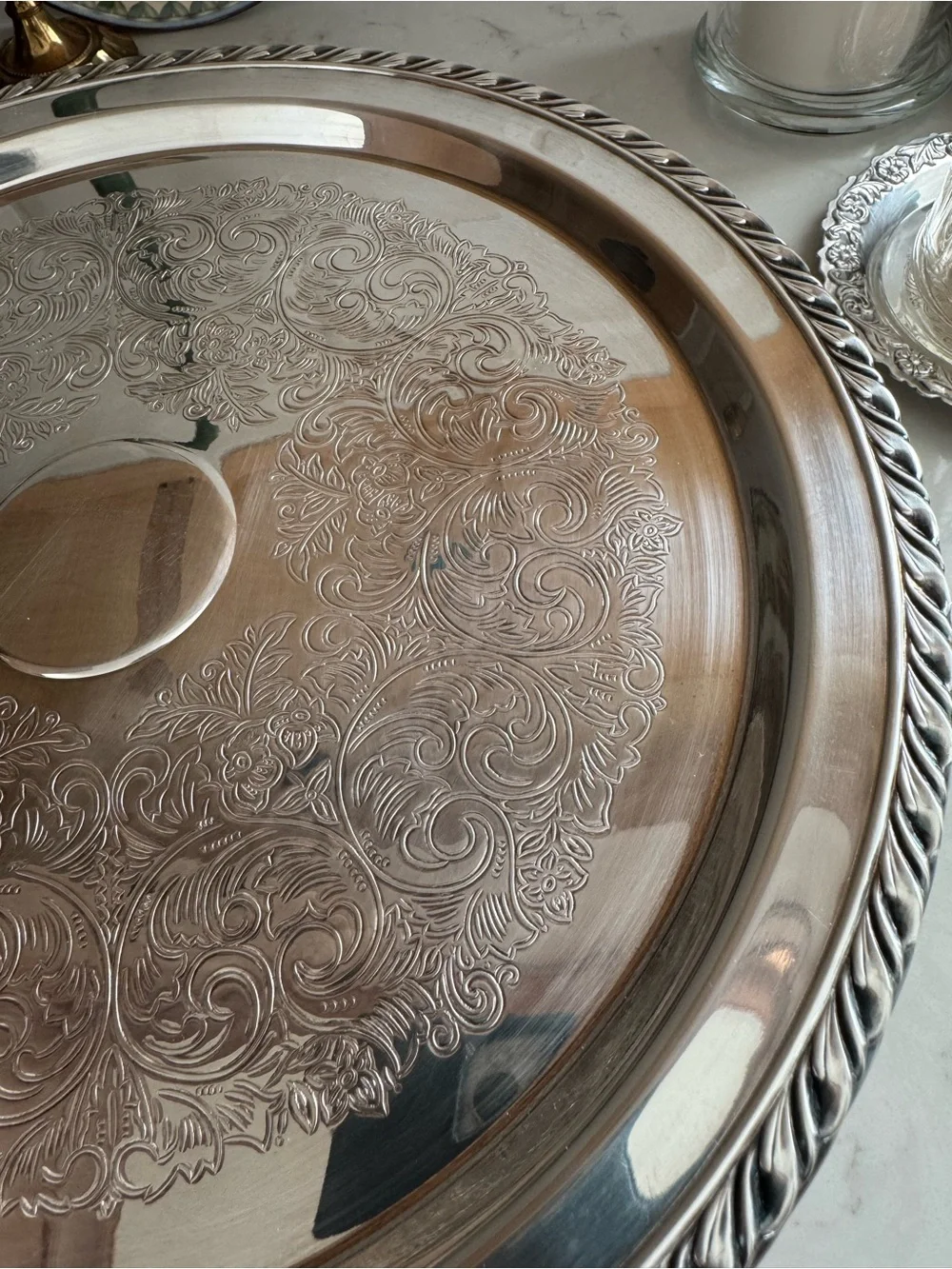Vintage WM Rogers Silverplated Cake Stand Approx. 12.25” In Diameter X 3.5” Tall